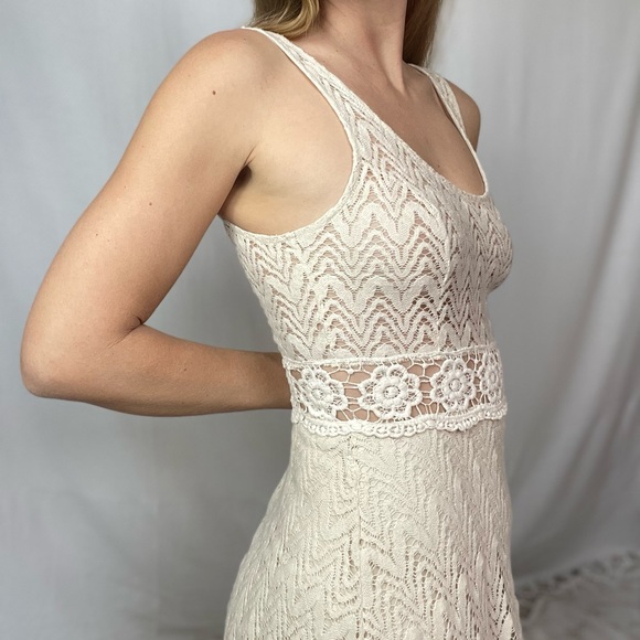 Vintage white crochet style dress - Picture 7 of 14